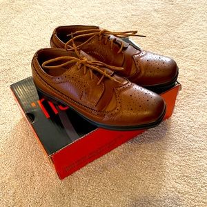 Deer Stags Boys Oxford Size 2.5W